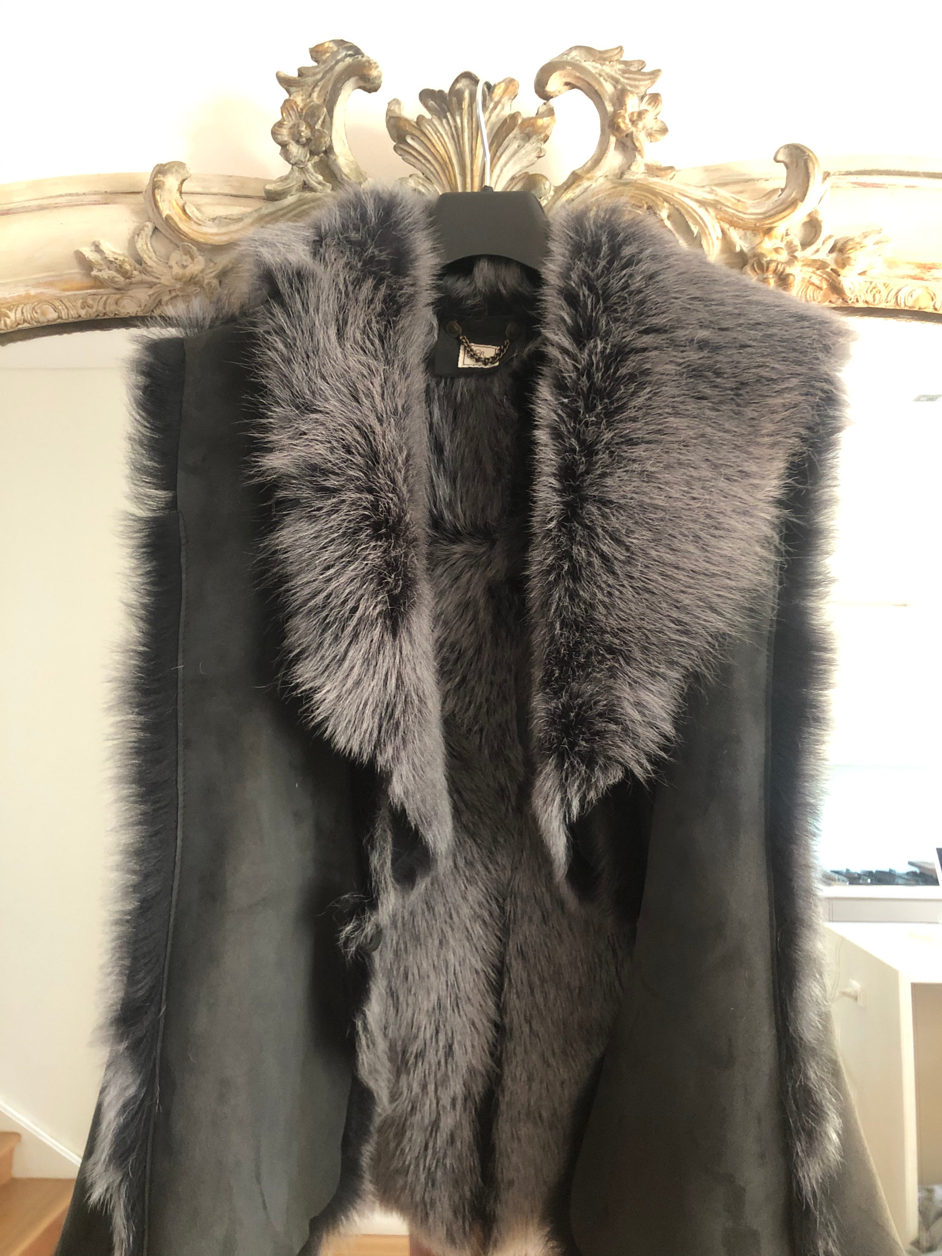 Toscana Shearling Gilet Vest in Black Brisa